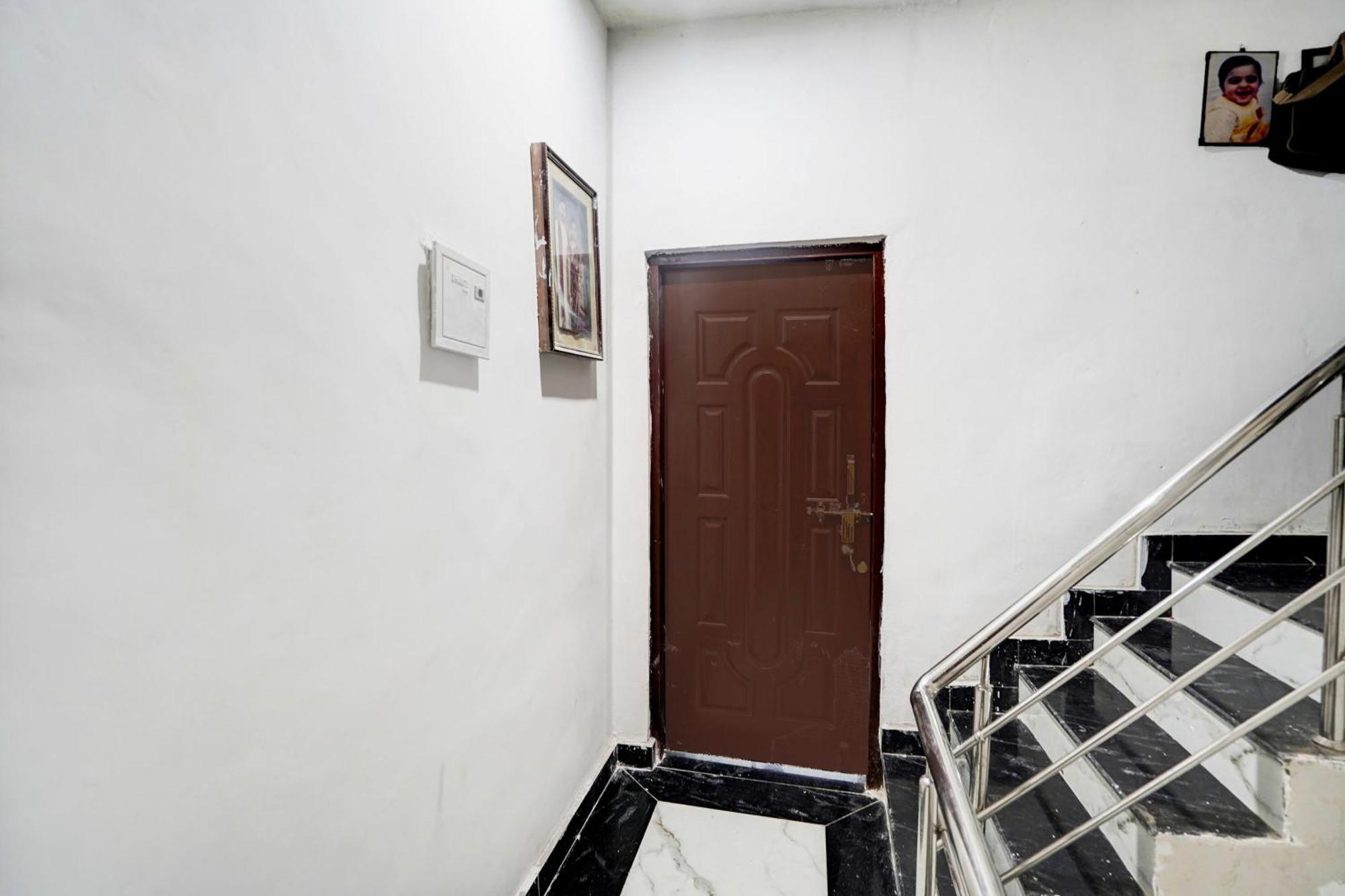 Hotel O Laxmi Guest House Varanasi Exterior foto